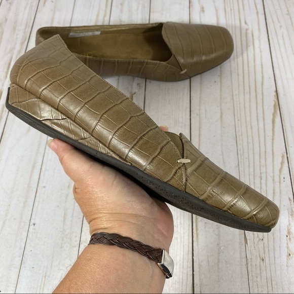 Vionic Delores Embossed Leather Loafers 8.5 - Picture 7 of 15